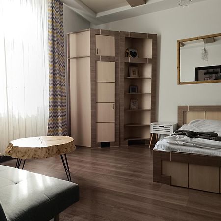 Apartments Zefir Lviv Ngoại thất bức ảnh